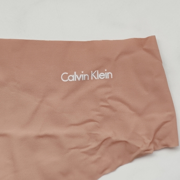 NWOT CALVIN KLEIN INVISIBLES THONG PANTY IN SANDALWOOD SIZE LARGE - Picture 3 of 4